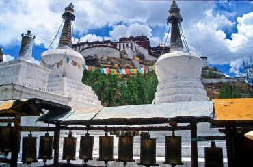 Pilgerpfad am Potala Palast in Lhasa